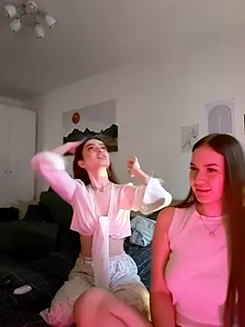 Snapshot of MayaGlow chatting on December 19, 6:20 am MayaGlow online show from December 19, 6:20 am