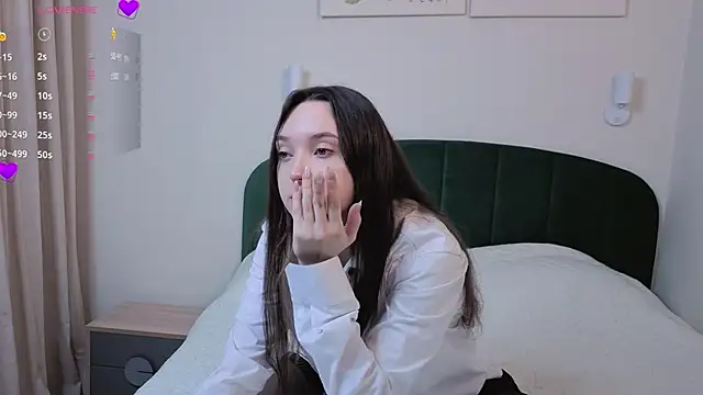 SylviaHamilton online show from November 5, 6:19 pm