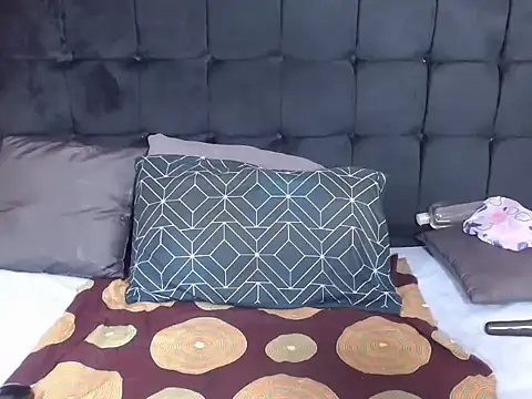 CaramelBootty online show from November 18, 6:07 am