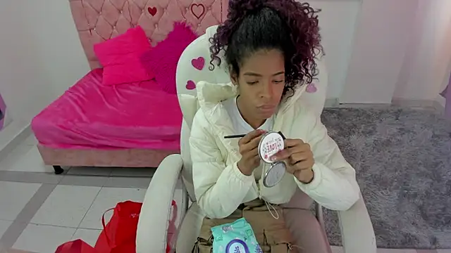 thianahorny online show from February 11, 1:38 pm