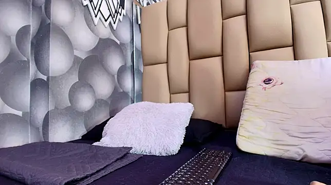 hannah teehn online show from November 5, 7:03 pm