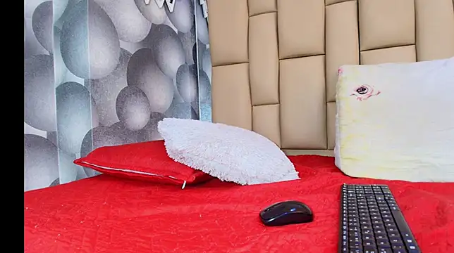 hannah teehn online show from November 7, 8:53 pm