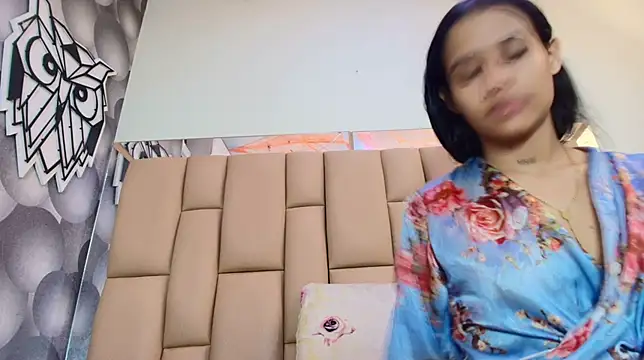 hannah teehn online show from November 11, 7:14 pm