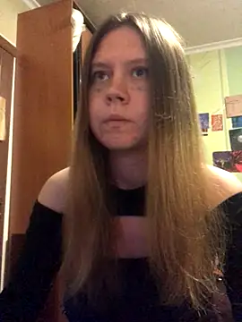 Snapshot of LunaVirelle chatting on October 17, 9:17 pm LunaVirelle online show from October 17, 9:17 pm