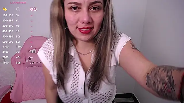 Snapshot of Isabella_wish1 chatting on November 10, 8:30 pm Isabella wish1 online show from November 10, 8:30 pm