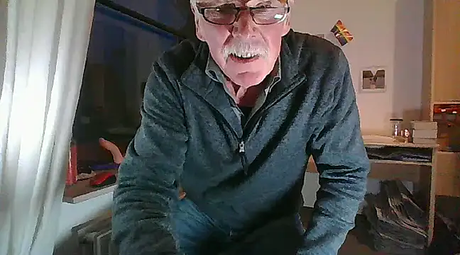 super-snoopy online show from January 21, 4:05 pm