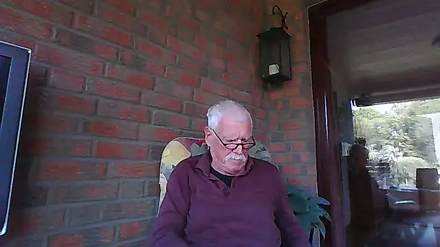 Snapshot of super-snoopy chatting on May 3, 8:09 am super-snoopy online show from May 3, 8:09 am