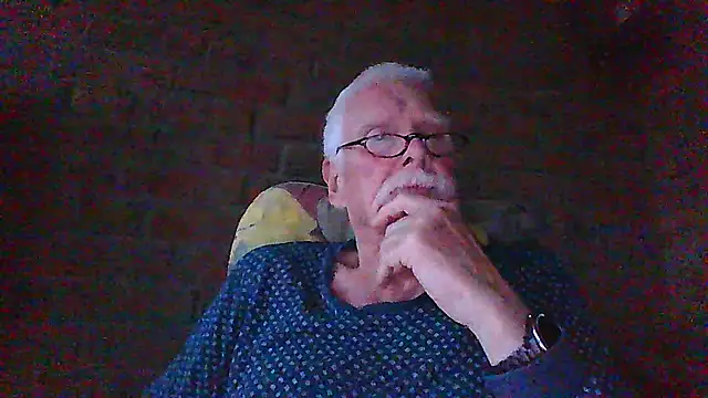 Snapshot of super-snoopy chatting on May 26, 7:43 pm super-snoopy online show from May 26, 7:43 pm