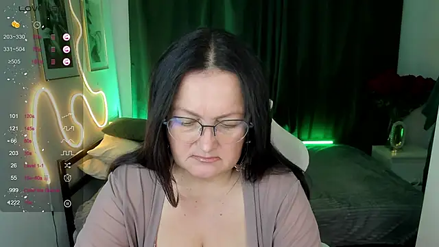 Snapshot of hottyannaa chatting on December 15, 2:49 am hottyannaa online show from December 15, 2:49 am