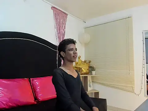 Snapshot of Nezuko__tanyi chatting on October 17, 4:15 am Nezuko tanyi online show from October 17, 4:15 am