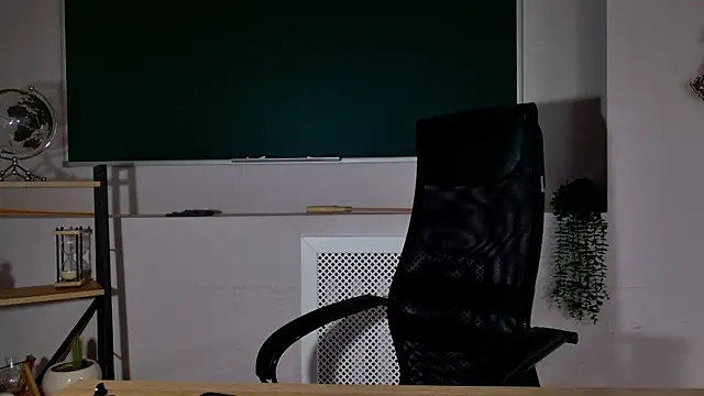 ClaireMathis online show from April 25, 2:47 pm