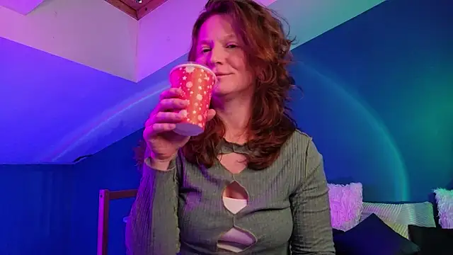 Snapshot of AuroraBorealis__ chatting on December 18, 6:52 am AuroraBorealis online show from December 18, 6:52 am