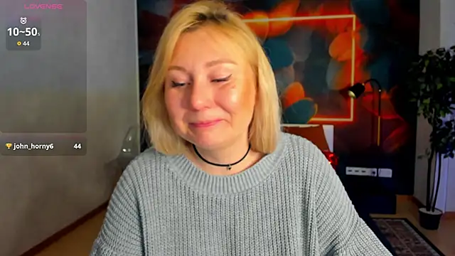 scent  of woman online show from March 19, 1:42 am