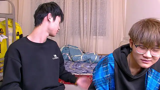 Snapshot of KK-cuteboy chatting on January 13, 10:42 am KK-cuteboy online show from January 13, 10:42 am