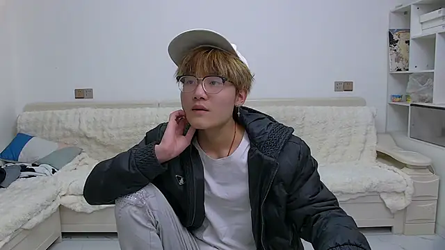 Snapshot of KK-cuteboy chatting on February 24, 10:46 am KK-cuteboy online show from February 24, 10:46 am