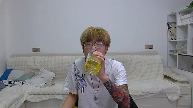 Snapshot of KK-cuteboy chatting on February 25, 10:58 am KK-cuteboy online show from February 25, 10:58 am