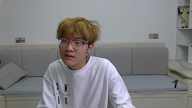 Snapshot of KK-cuteboy chatting on March 29, 11:32 am KK-cuteboy online show from March 29, 11:32 am