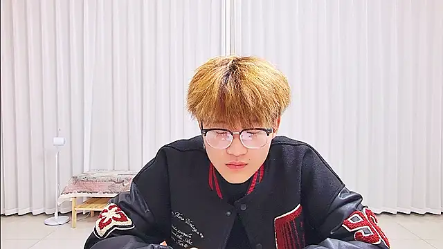 Snapshot of KK-cuteboy chatting on April 1, 3:31 pm KK-cuteboy online show from April 1, 3:31 pm