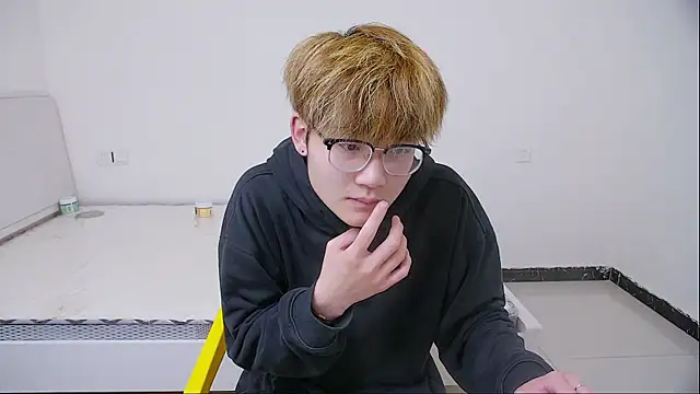 Snapshot of KK-cuteboy chatting on April 3, 3:37 am KK-cuteboy online show from April 3, 3:37 am