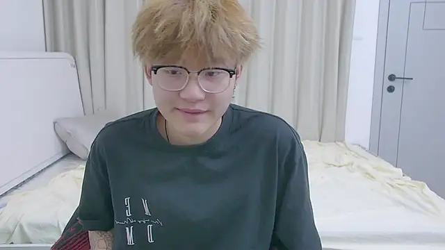 Snapshot of KK-cuteboy chatting on April 4, 10:13 am KK-cuteboy online show from April 4, 10:13 am