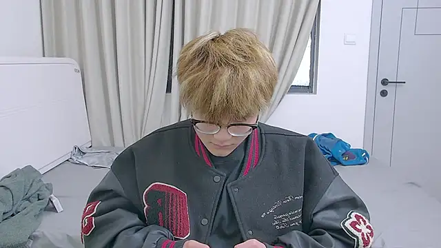 Snapshot of KK-cuteboy chatting on April 5, 6:43 am KK-cuteboy online show from April 5, 6:43 am