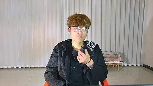 Snapshot of KK-cuteboy chatting on April 7, 12:16 pm KK-cuteboy online show from April 7, 12:16 pm