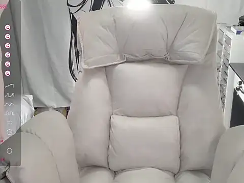 QiQi-779 online show from October 11, 4:44 am