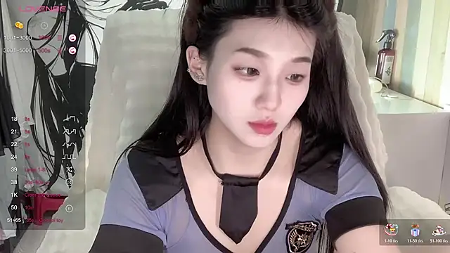 QiQi-779 online show from November 9, 11:41 am