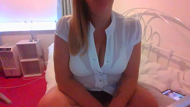 BbwGreenEyes69  online show from October 9, 8:01 am