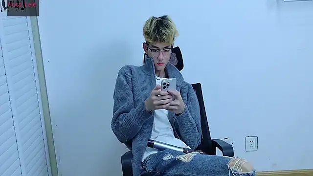 sexyboy-lele online show from October 15, 12:05 pm