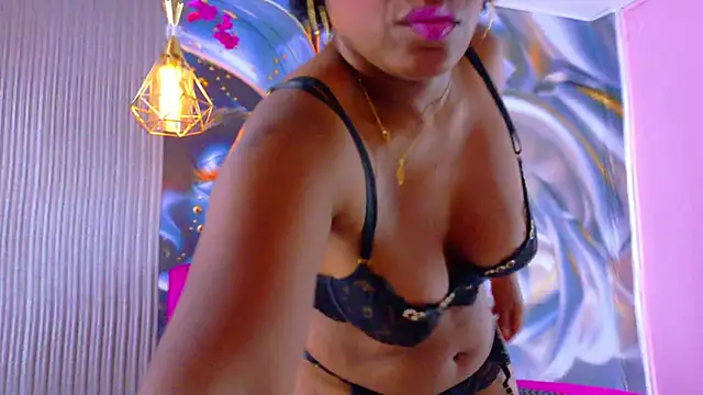 Snapshot of ChannelCroix chatting on November 15, 7:43 pm ChannelCroix online show from November 15, 7:43 pm