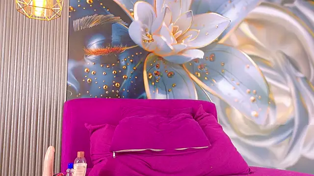 Snapshot of ChannelCroix chatting on November 21, 7:45 pm ChannelCroix online show from November 21, 7:45 pm