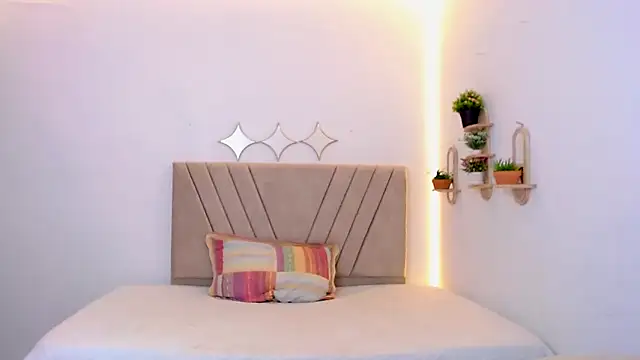 Snapshot of zara_cute chatting on May 1, 12:21 pm zara cute online show from May 1, 12:21 pm