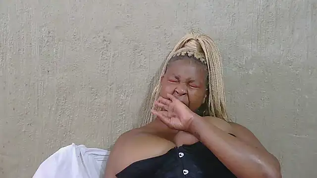 Snapshot of ZuriVixen chatting on October 18, 9:32 am ZuriVixen online show from October 18, 9:32 am