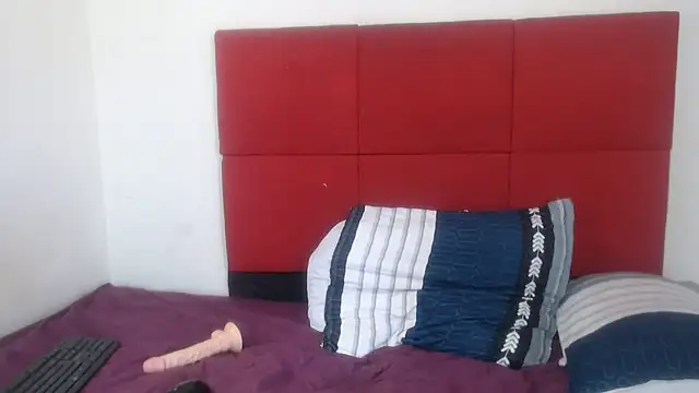 Snapshot of ZuriVixen chatting on November 21, 8:02 am ZuriVixen online show from November 21, 8:02 am