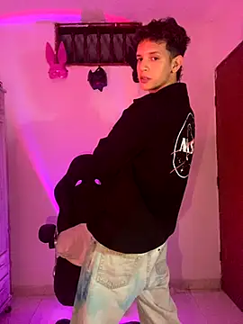 tylernova online show from October 26, 3:56 am