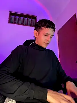 tylernova online show from November 4, 4:11 am