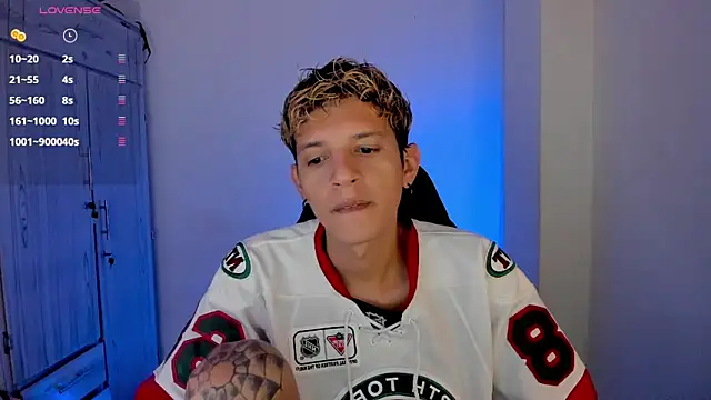 tylernova online show from April 10, 3:12 am