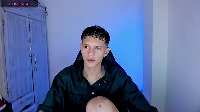 tylernova online show from April 19, 3:28 am