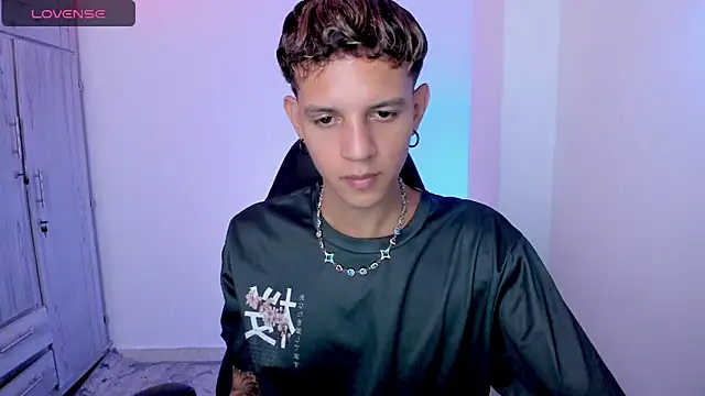 tylernova online show from April 21, 3:24 am