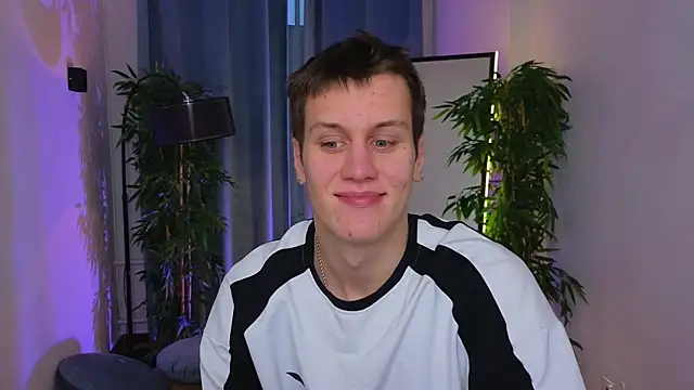 Snapshot of hun1er_steele chatting on October 16, 1:12 pm hun1er steele online show from October 16, 1:12 pm