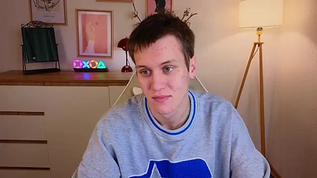 Snapshot of hun1er_steele chatting on October 17, 2:19 pm hun1er steele online show from October 17, 2:19 pm