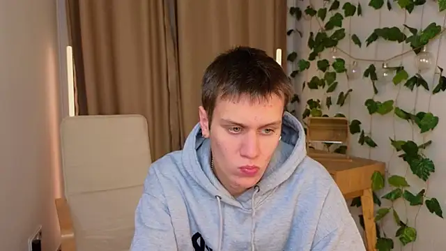 Snapshot of hun1er_steele chatting on October 20, 3:56 pm hun1er steele online show from October 20, 3:56 pm