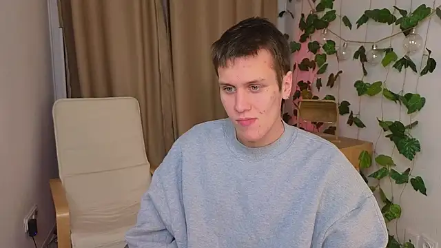 Snapshot of hun1er_steele chatting on October 21, 9:04 pm hun1er steele online show from October 21, 9:04 pm