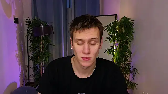 Snapshot of hun1er_steele chatting on October 23, 2:27 pm hun1er steele online show from October 23, 2:27 pm