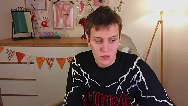 Snapshot of hun1er_steele chatting on October 26, 4:13 pm hun1er steele online show from October 26, 4:13 pm