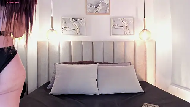 tamara kisses online show from April 14, 7:20 pm