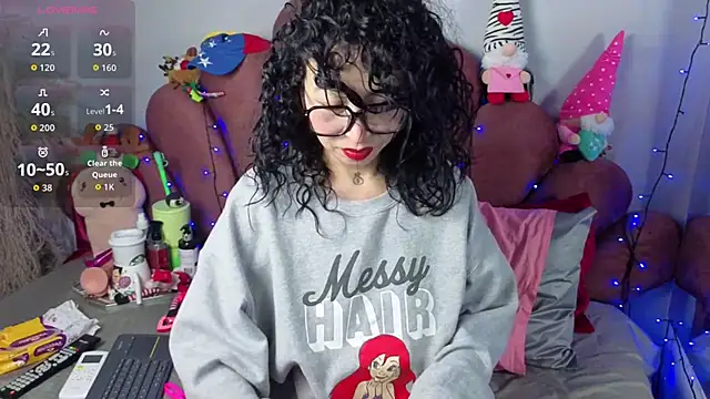 CHIARAJJONES online show from January 7, 12:29 pm