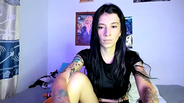 Snapshot of Adeline444 chatting on October 19, 2:45 am Adeline444 online show from October 19, 2:45 am