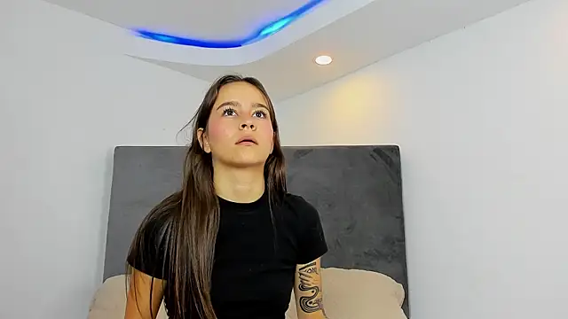 Snapshot of _AriaVixen_ chatting on October 14, 1:56 pm  AriaVixen  online show from October 14, 1:56 pm